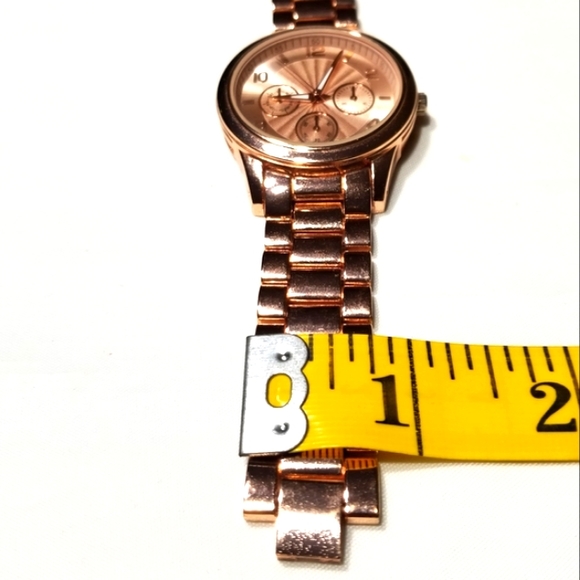 ROSE GOLD FASHION WATCH - LARGE FACE - Picture 9 of 9